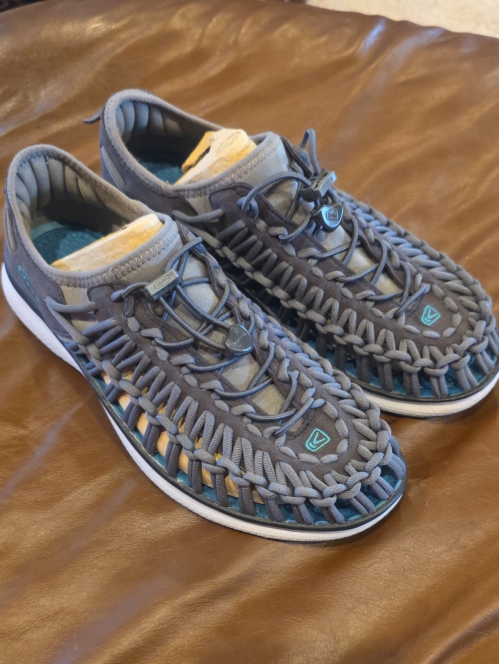 Keen UNEEK Men’s Grey with Teal Woven Lace Slip-On Sandals/Sneakers Sz 9